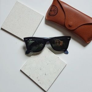 (Rayban) Classic Wayfarer Sunglasses.